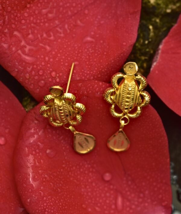 Untitled design - 1 Stylish Gold Earring