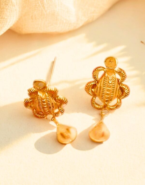 Untitled design - 1 Stylish Gold Earring