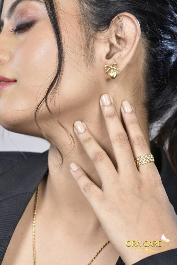 B612_20251014_214437_222 Designing ladies ring